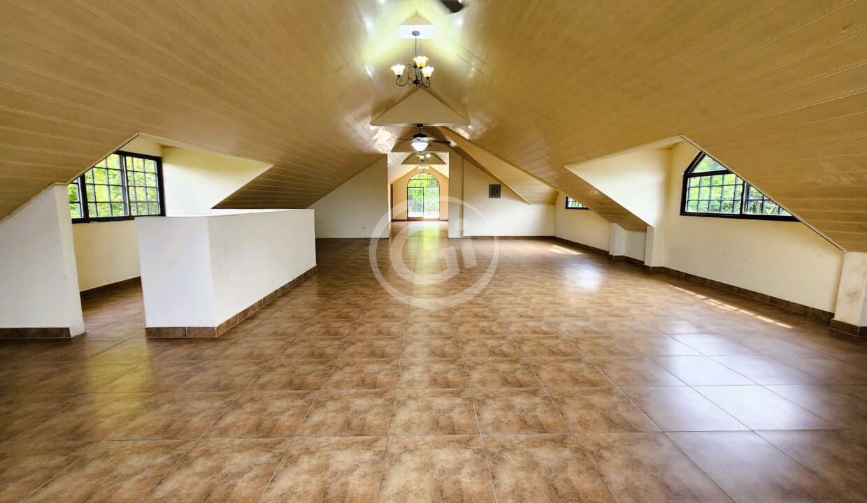 31. Salon Piso 3 Casa Venta Llanos de Curundu