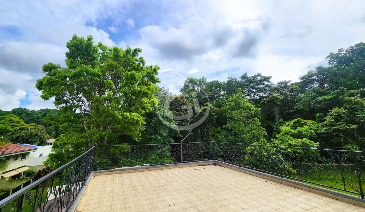 32. Terraza Piso 3 Casa Venta Llanos de Curundu