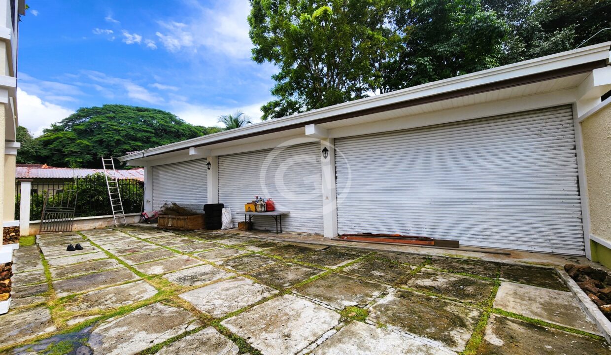 36. Garaje Casa Venta Llanos de Curundu