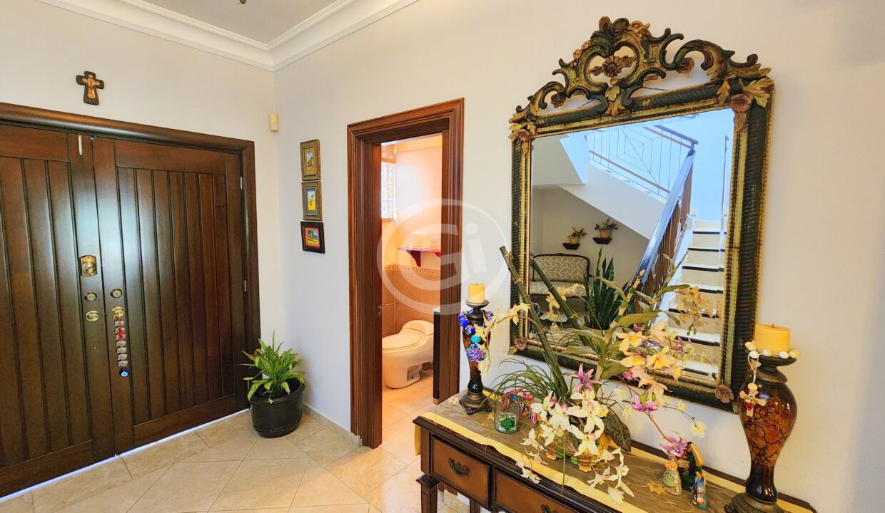 4. Baño de Visitas. Casa en Venta Camino de Cruces. Panamá