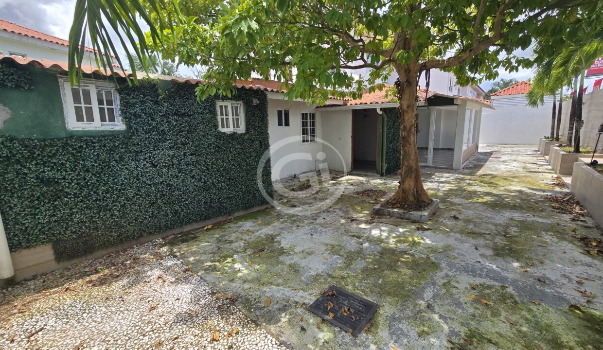 4. Patio. Venta Quintas de Versalles Lyon