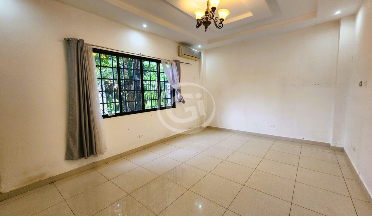 6. Habitacion PB Casa Venta Llanos de Curundu