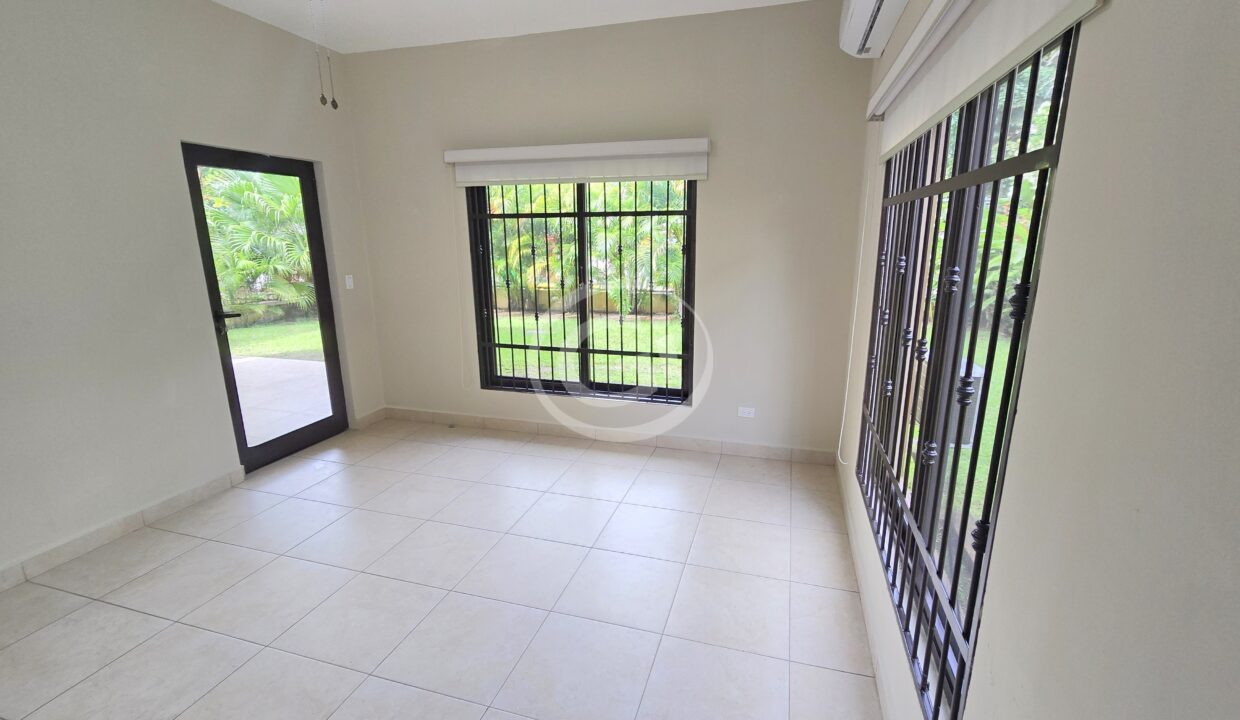 6. Sala-Comedor. Embassy Club Clayton. Casa en Venta o Alquiler
