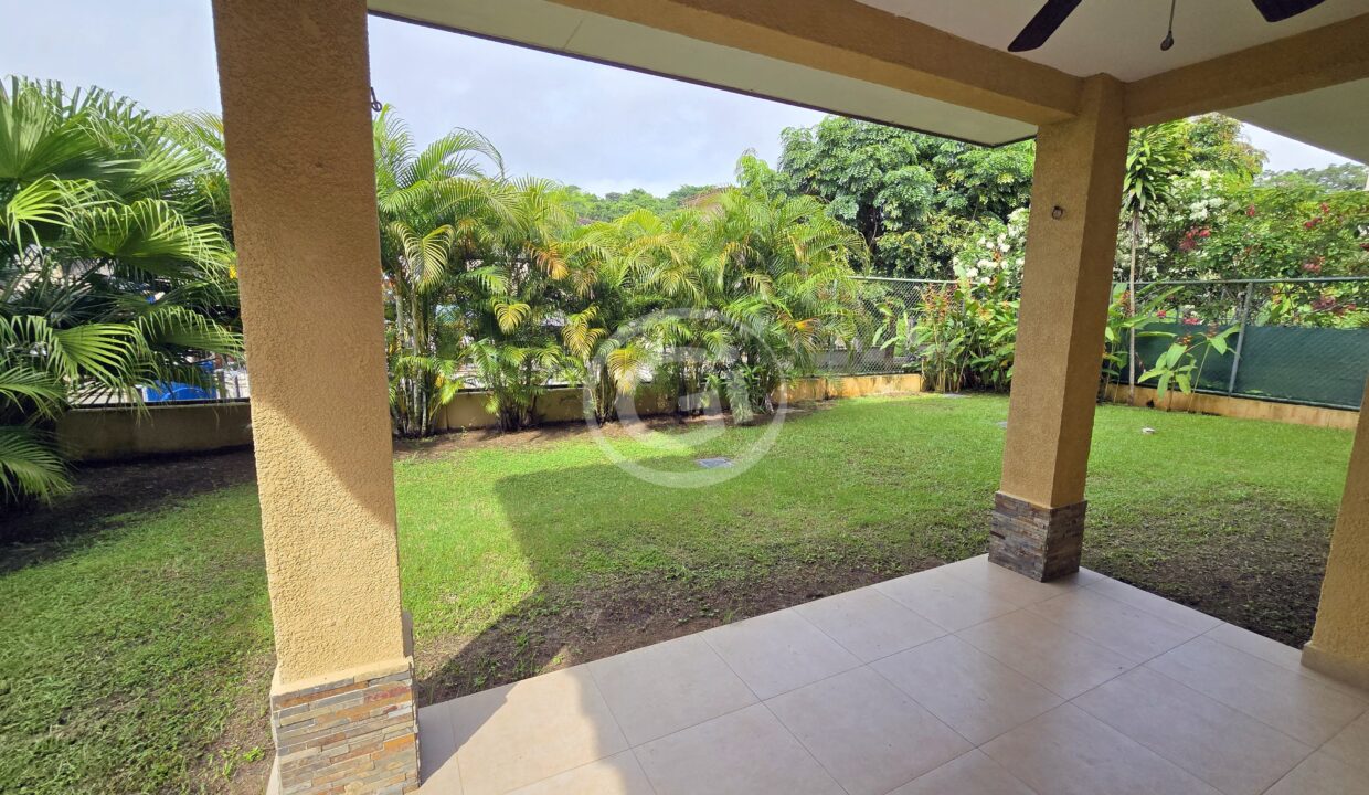 7. Patio. Embassy Club Clayton. Casa en Venta o Alquiler