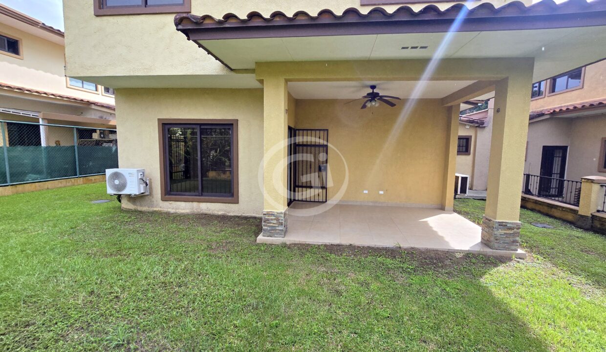 8. Patio. Embassy Club Clayton. Casa en Venta o Alquiler