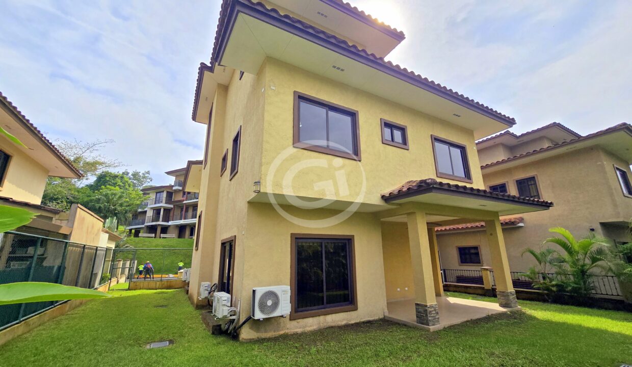 9. Patio. Embassy Club Clayton. Casa en Venta o Alquiler