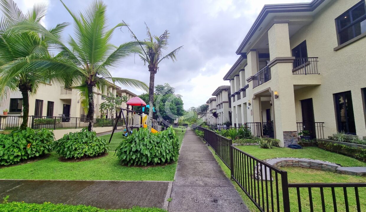 1. Fachada. Embassy Club. Alquiler TownHome