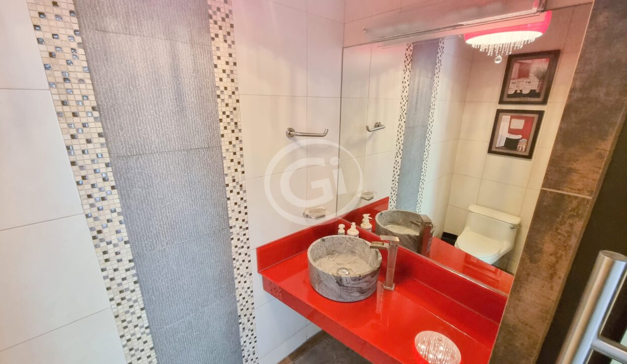 11. Baño de Visitas. Embassy Club. Alquiler TownHome
