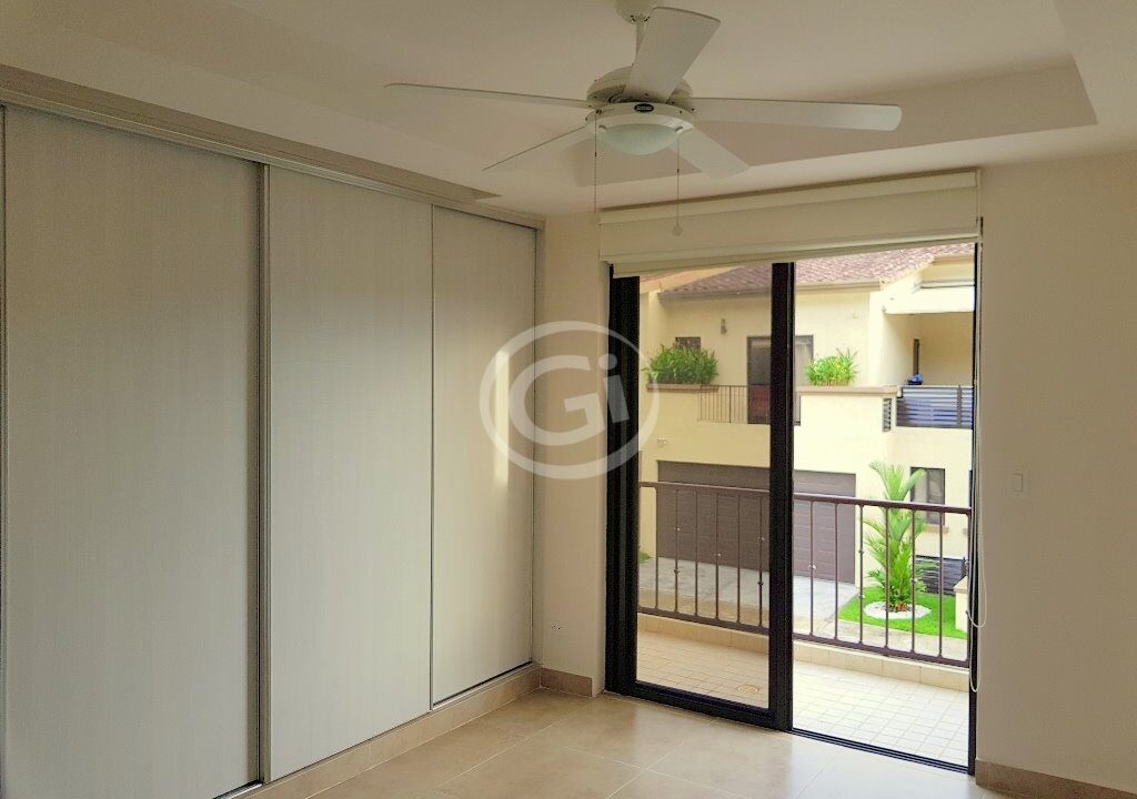 11. Habitación Secundaria. Embassy Club TownHome