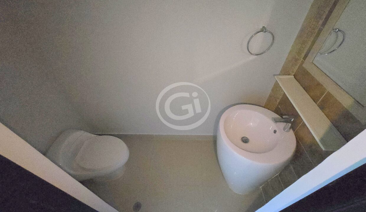 14. Baño de Visitas. Venta Remate Bancario Pine Hill. Albrook