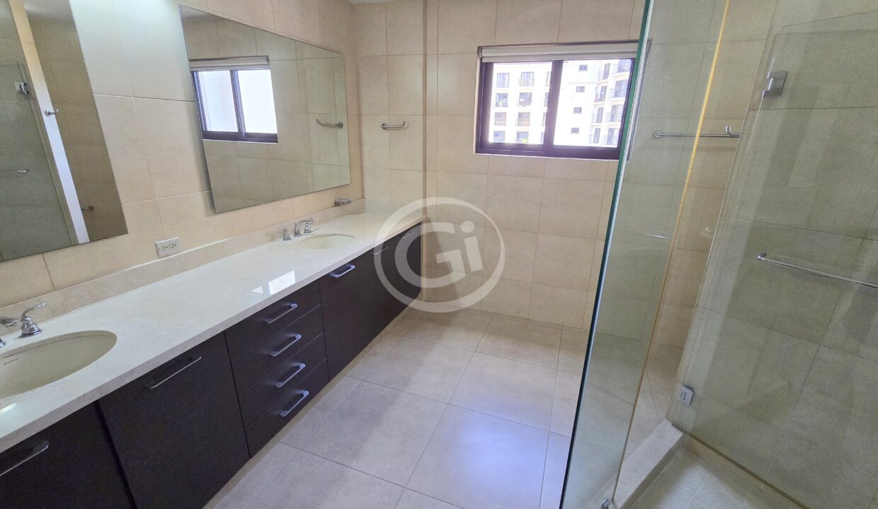 15. Habitación Principal. Venta Reposeido Bancario Embassy Village Albrook