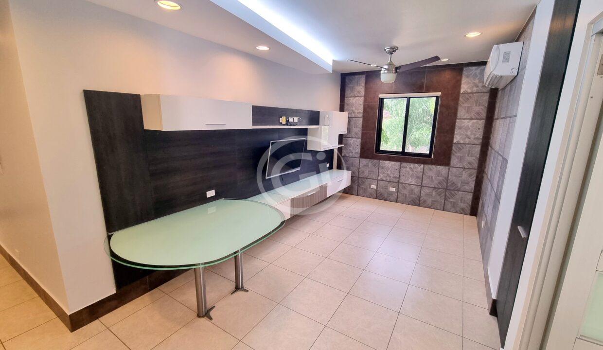 17. Estudio. Embassy Club. Alquiler TownHome