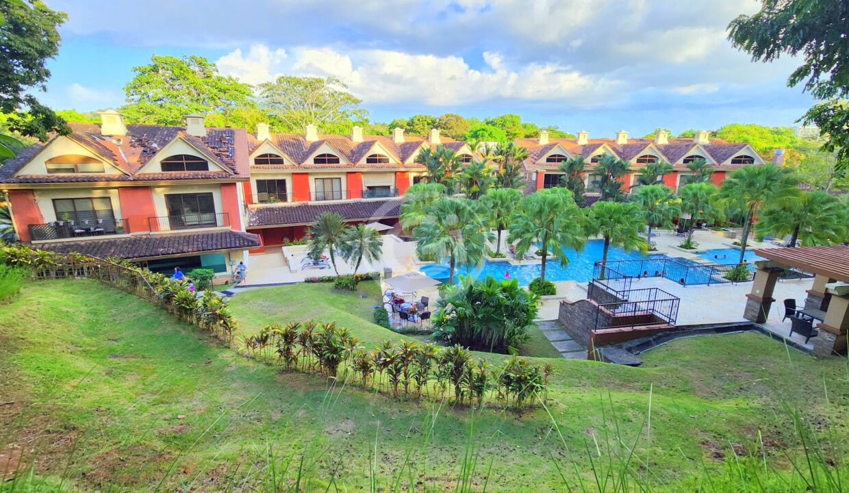 18. Casa Club. Embassy Club Venta Courtyard de Planta Baja