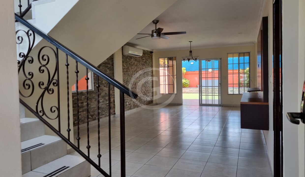 2. Entrada casa Castel Novo venta alquiler
