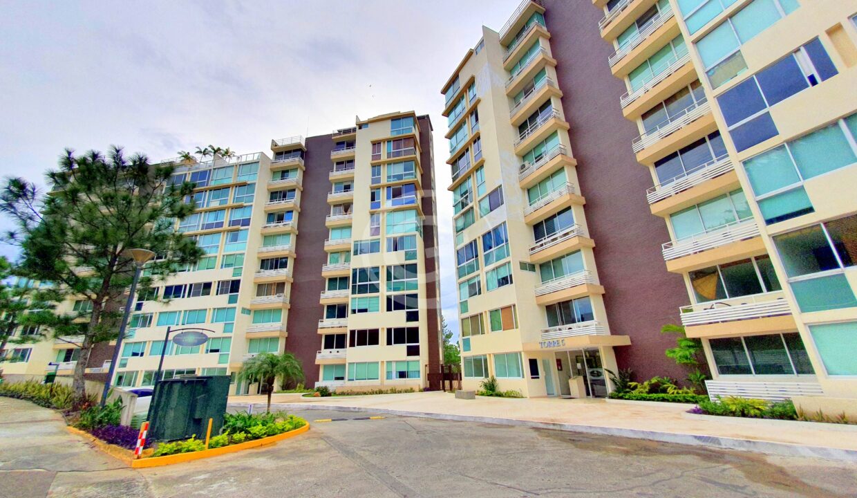 2. Fachada. Venta Remate Bancario Pine Hill. Albrook