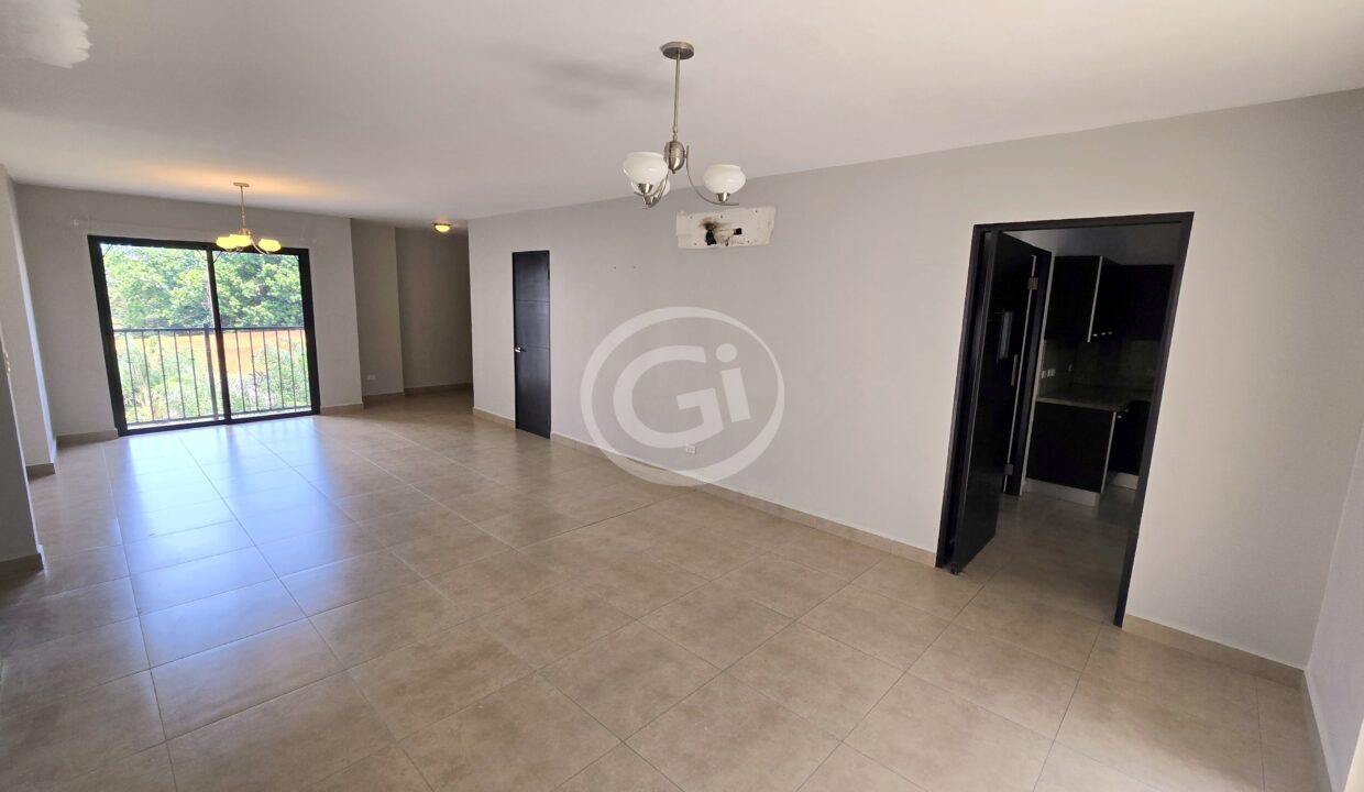 2. Sala-Comedor. Venta Reposeido Bancario Embassy Village Albrook