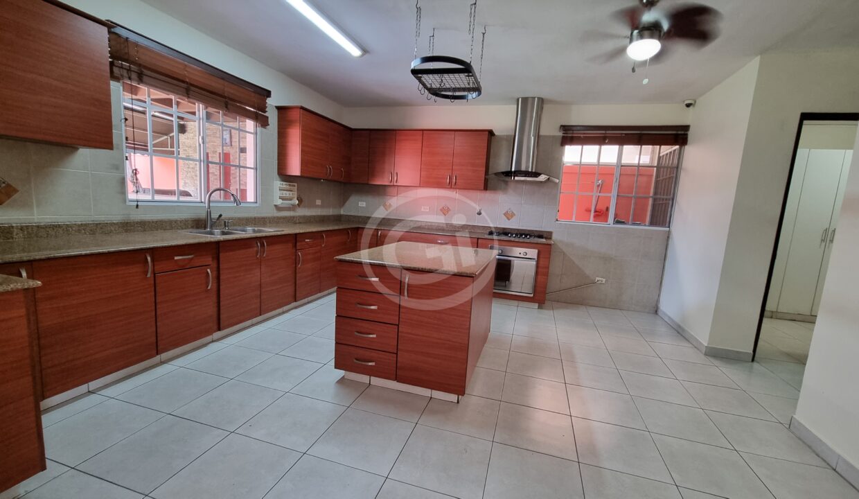 20. Cocina casa Castel Novo venta alquiler