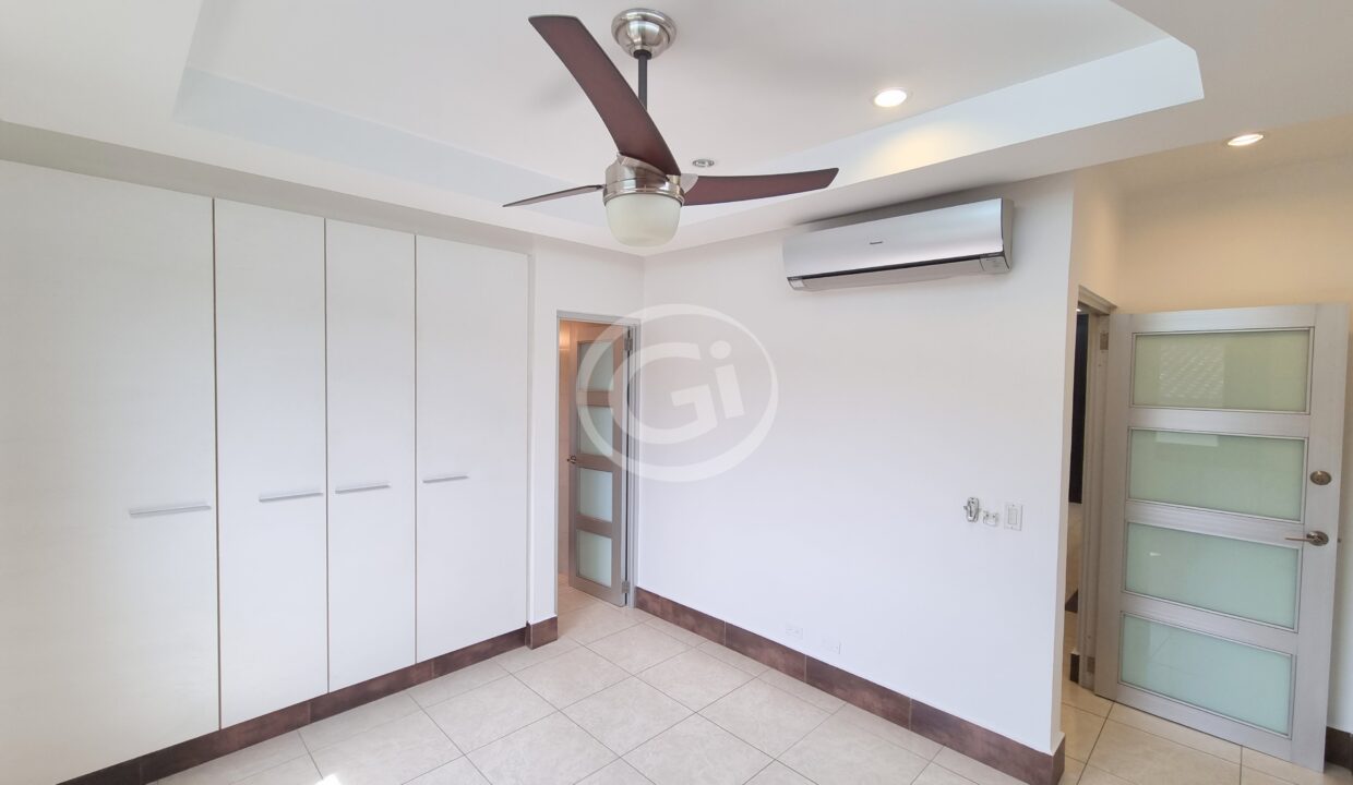 20. Habitación 2. Embassy Club. Alquiler TownHome