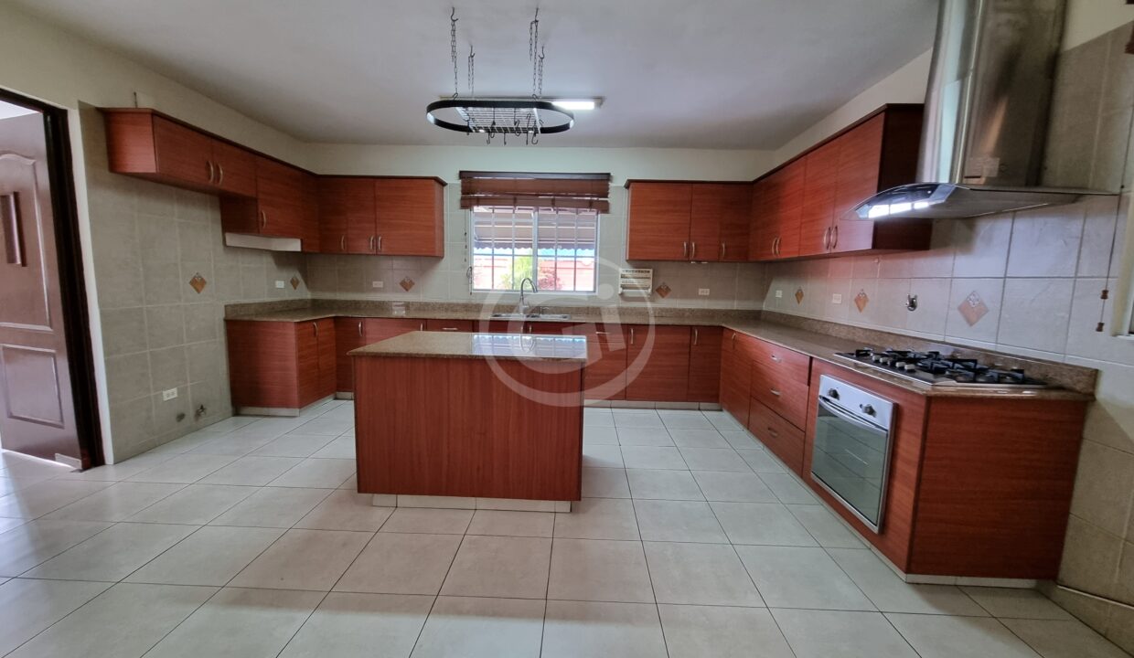 21. Cocina casa Castel Novo venta alquiler