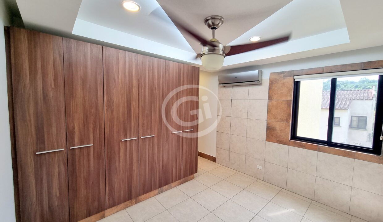 23. Habitación 3. Embassy Club. Alquiler TownHome