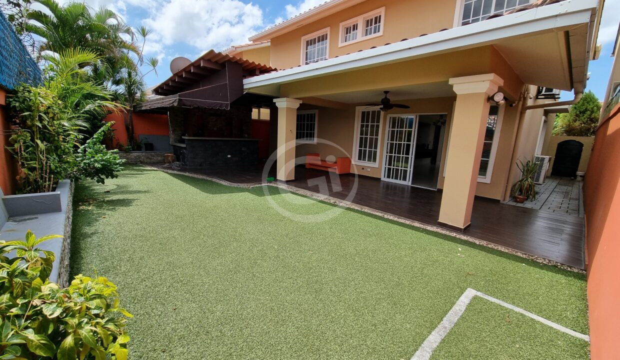 23. Patio casa Castel Novo venta alquiler
