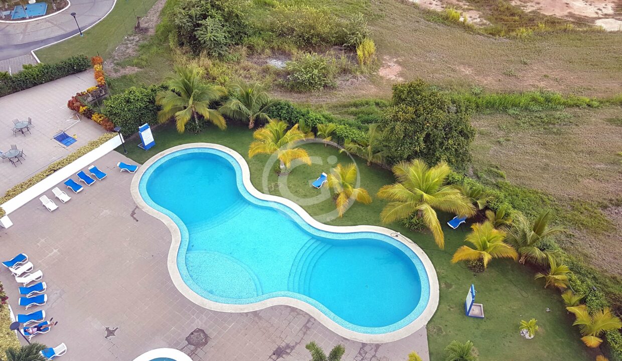 26. Piscina. Venta Apartamento Playa Blanca