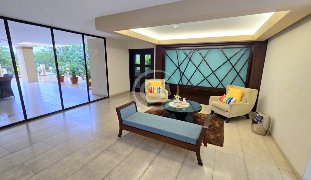 3. Lobby. Venta Remate Bancario Pine Hill. Albrook