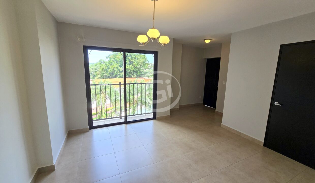 3. Sala-Comedor. Venta Reposeido Bancario Embassy Village Albrook
