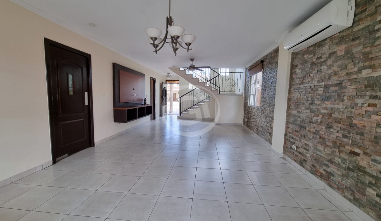 4. Sala comedor casa Castel Novo venta alquiler