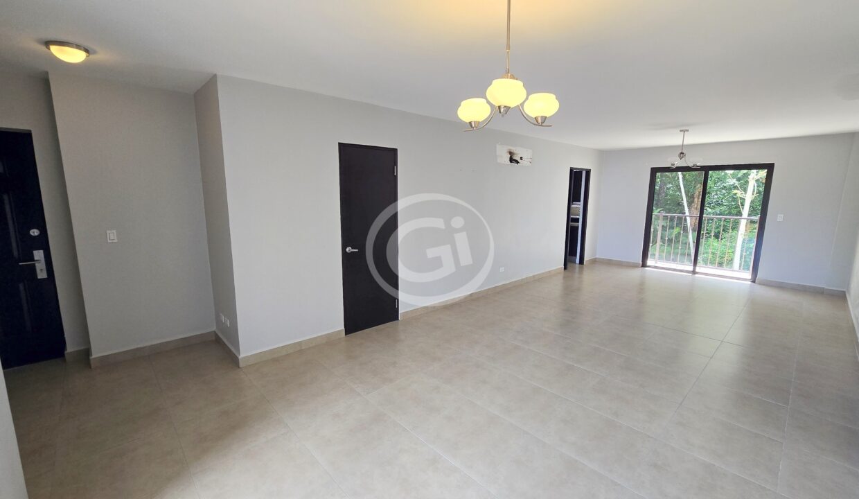 5. Sala-Comedor. Venta Reposeido Bancario Embassy Village Albrook