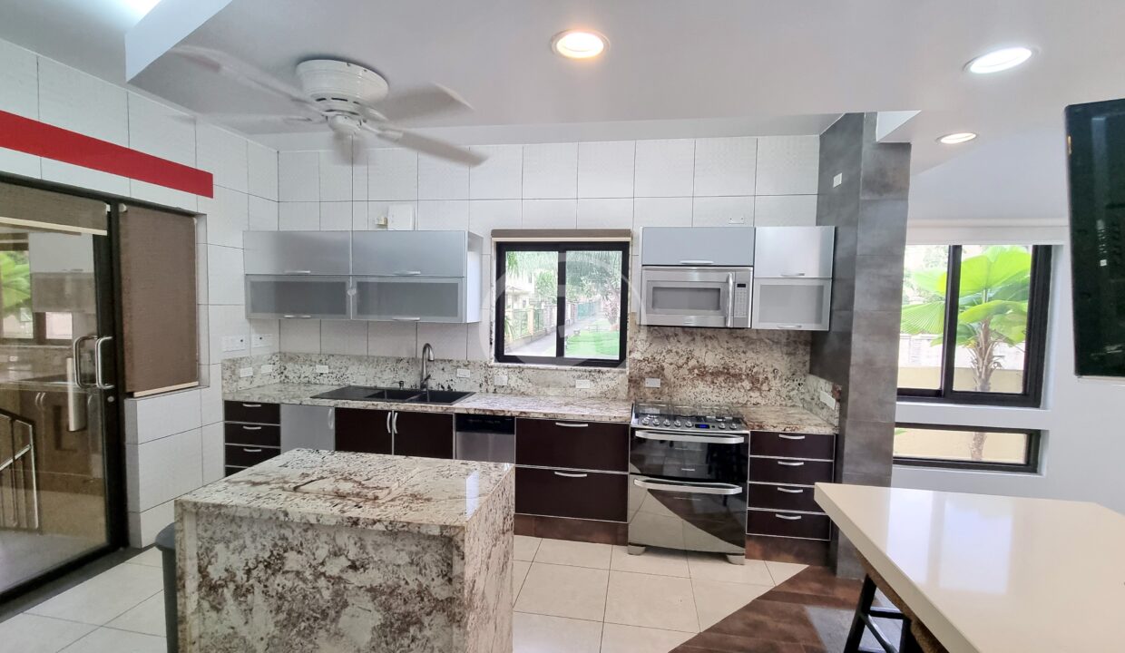 6. Cocina. Embassy Club. Alquiler TownHome