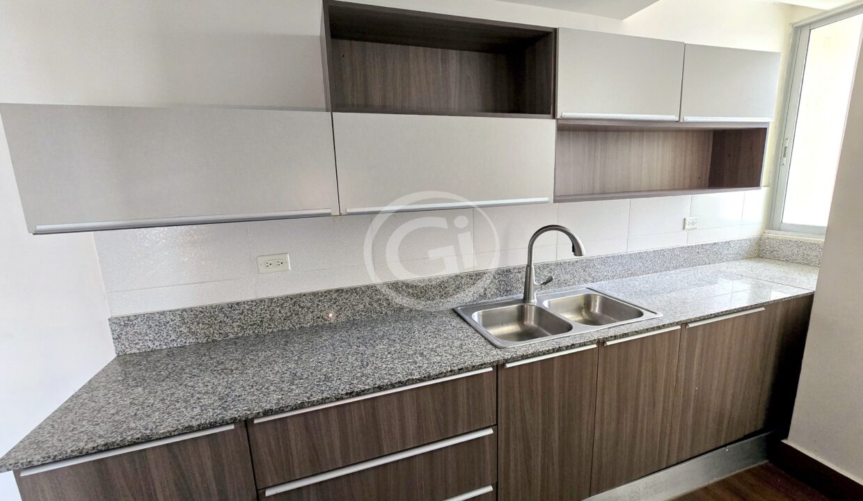 12. Cocina. Reposeido Bancario Parques del Carmen Betania