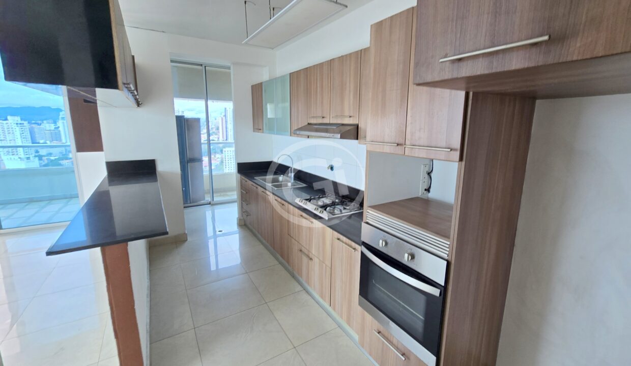 13. Cocina. Reposeido Bancario Diamond Tower San Francisco