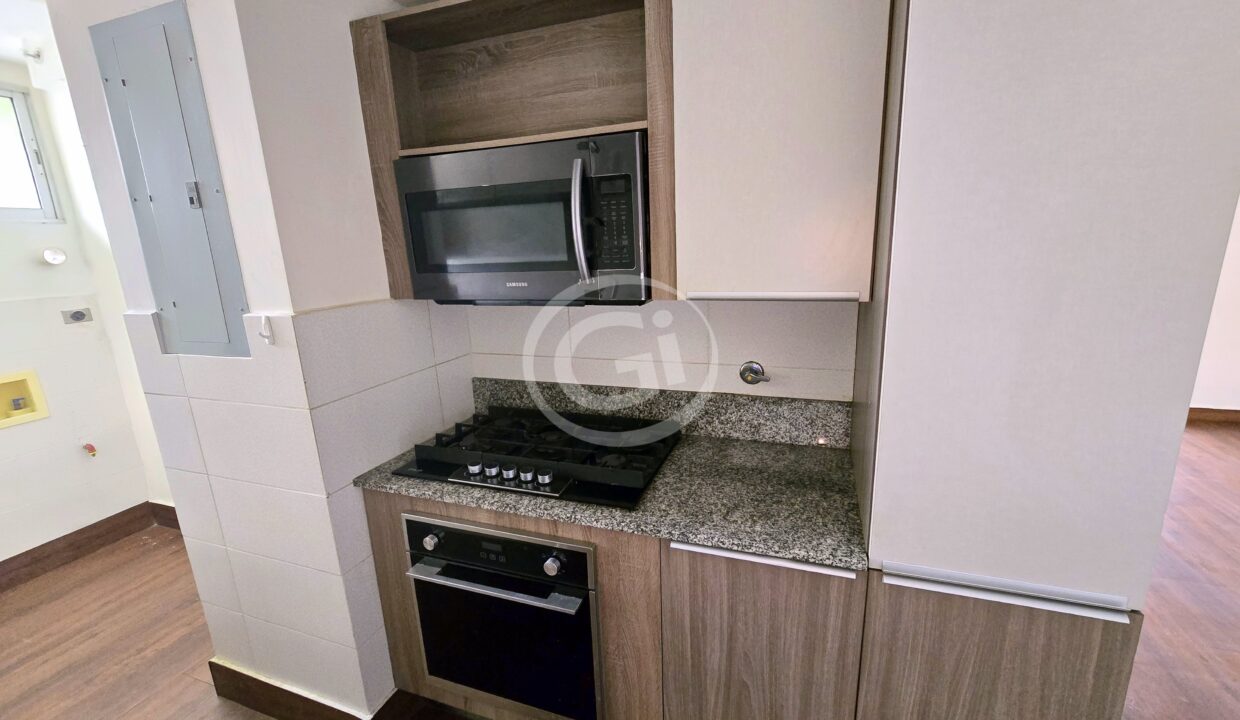 13. Cocina. Reposeido Bancario Parques del Carmen Betania