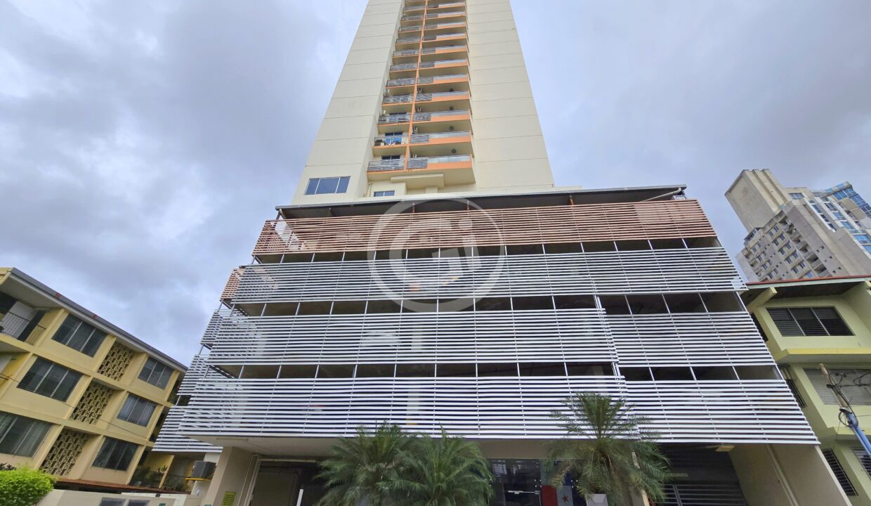 2. Fachada. Reposeido Bancario Diamond Tower San Francisco