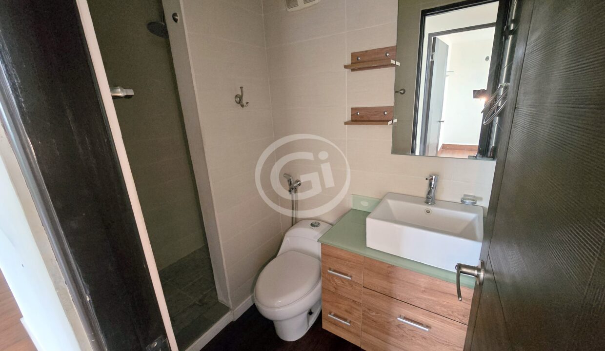 21. Baño Compartido. Reposeido Bancario Parques del Carmen Betania