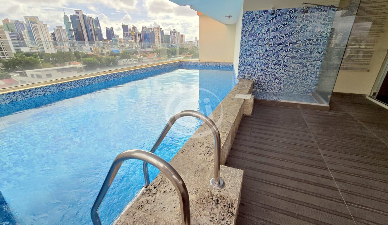 27. Piscina. Reposeido Bancario Diamond Tower San Francisco