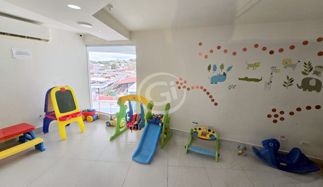28. Juegos Infantiles. Reposeido Bancario Parques del Carmen Betania