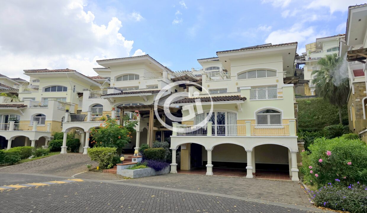 1. Fachada. Venta Reposeido Bancario Tucan Country Club