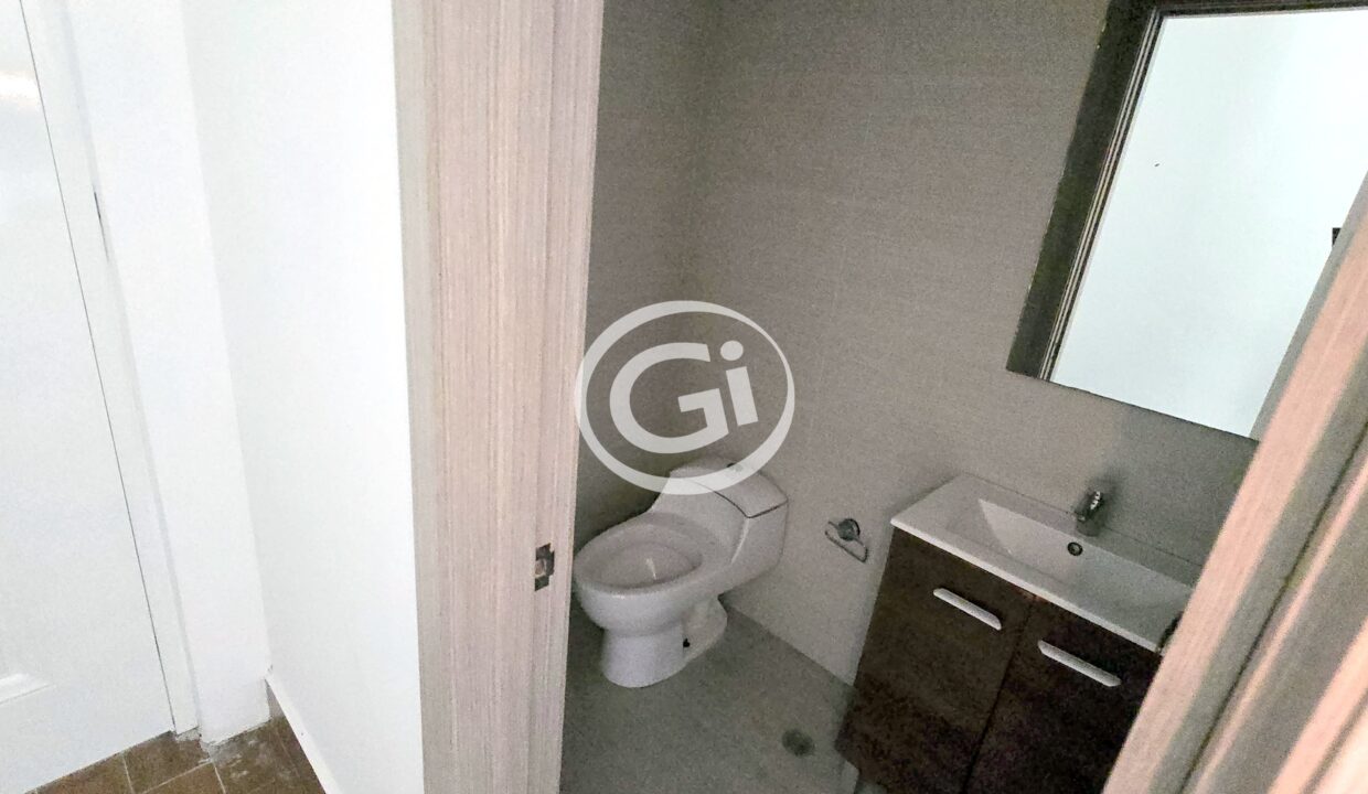 13. Baño de Visitas Costamare Costa Sur. Remate Bancario