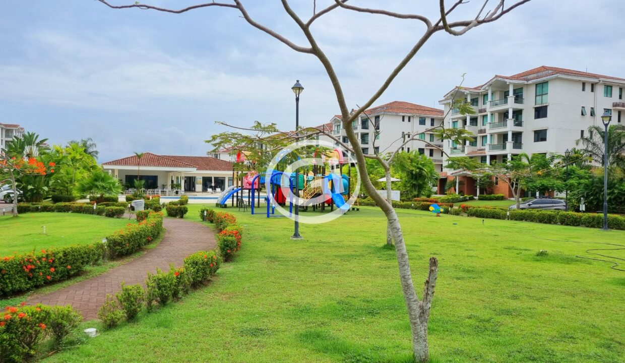 28. Parque de niños Costamare Costa Sur. Remate Bancario