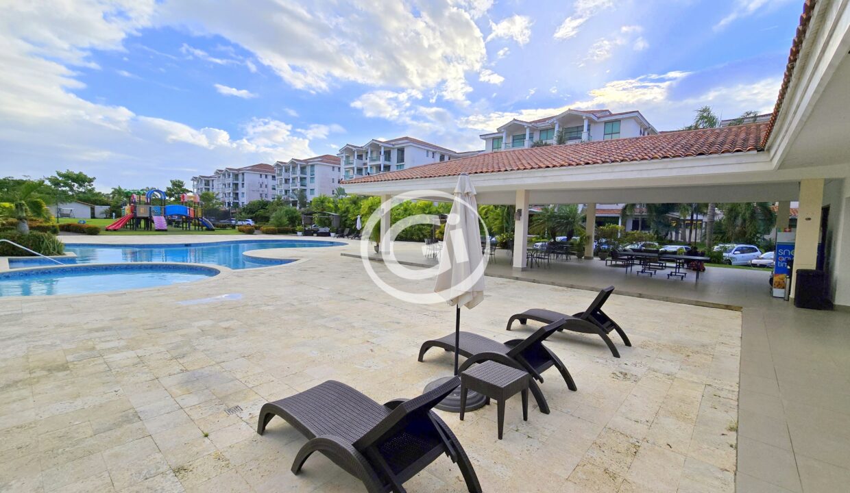 29. Piscina Costamare Costa Sur. Remate Bancario