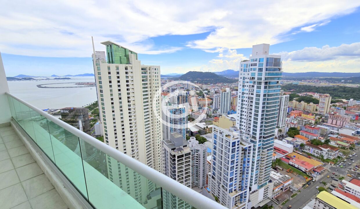 4. Balcón. Venta Loft Costanera. Bella Vista