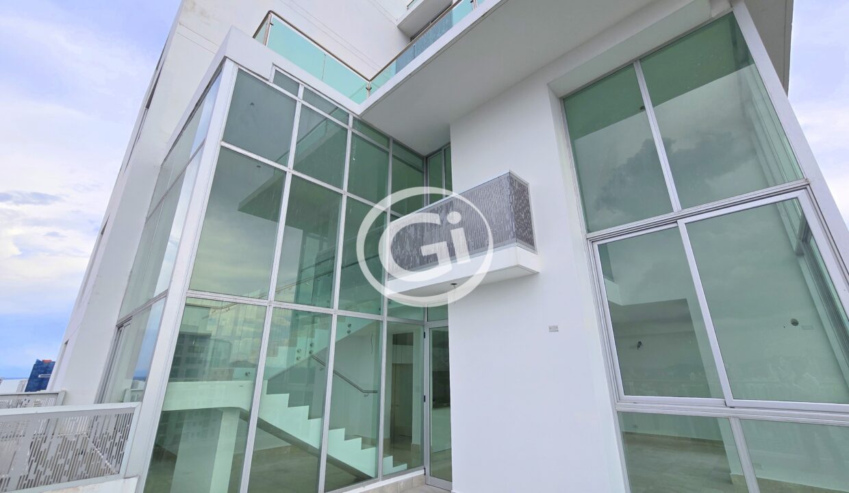 7. Terraza. Venta Loft Costanera. Bella Vista