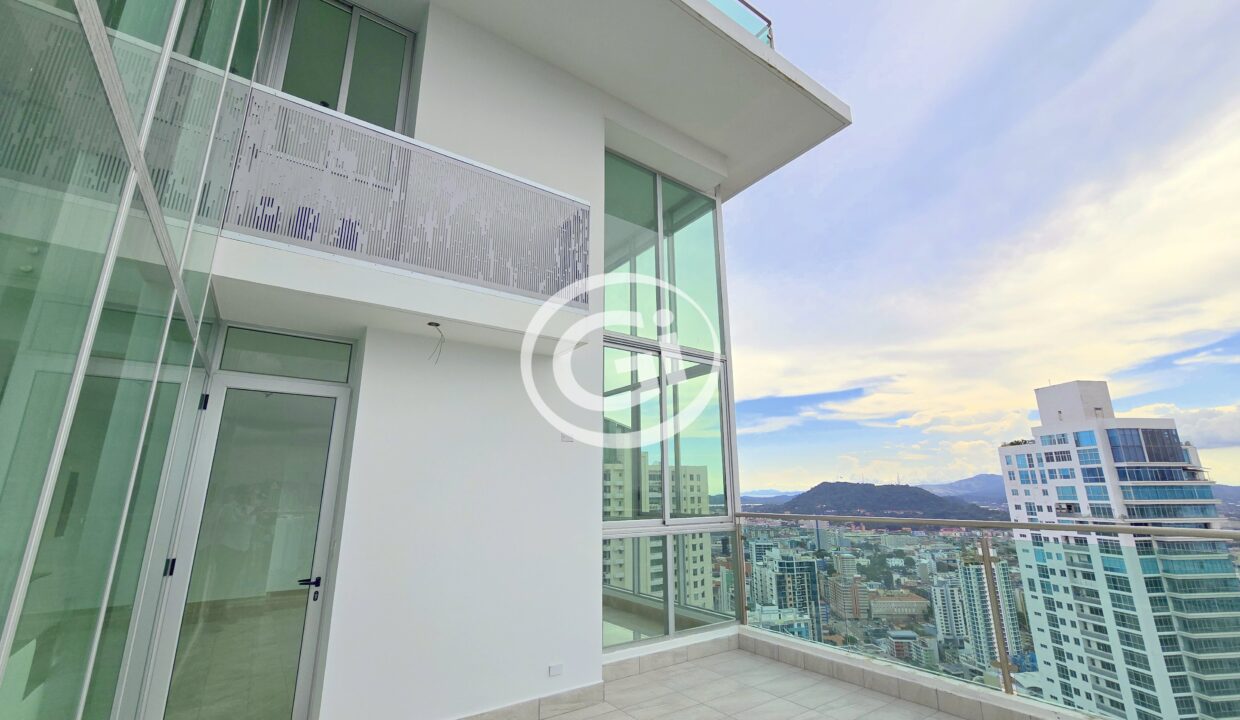 9. Terraza. Venta Loft Costanera. Bella Vista