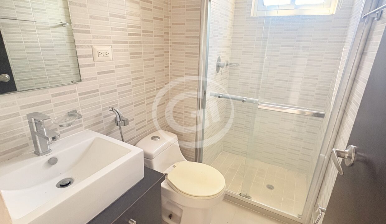 11. Altamira DO 301 baño principal