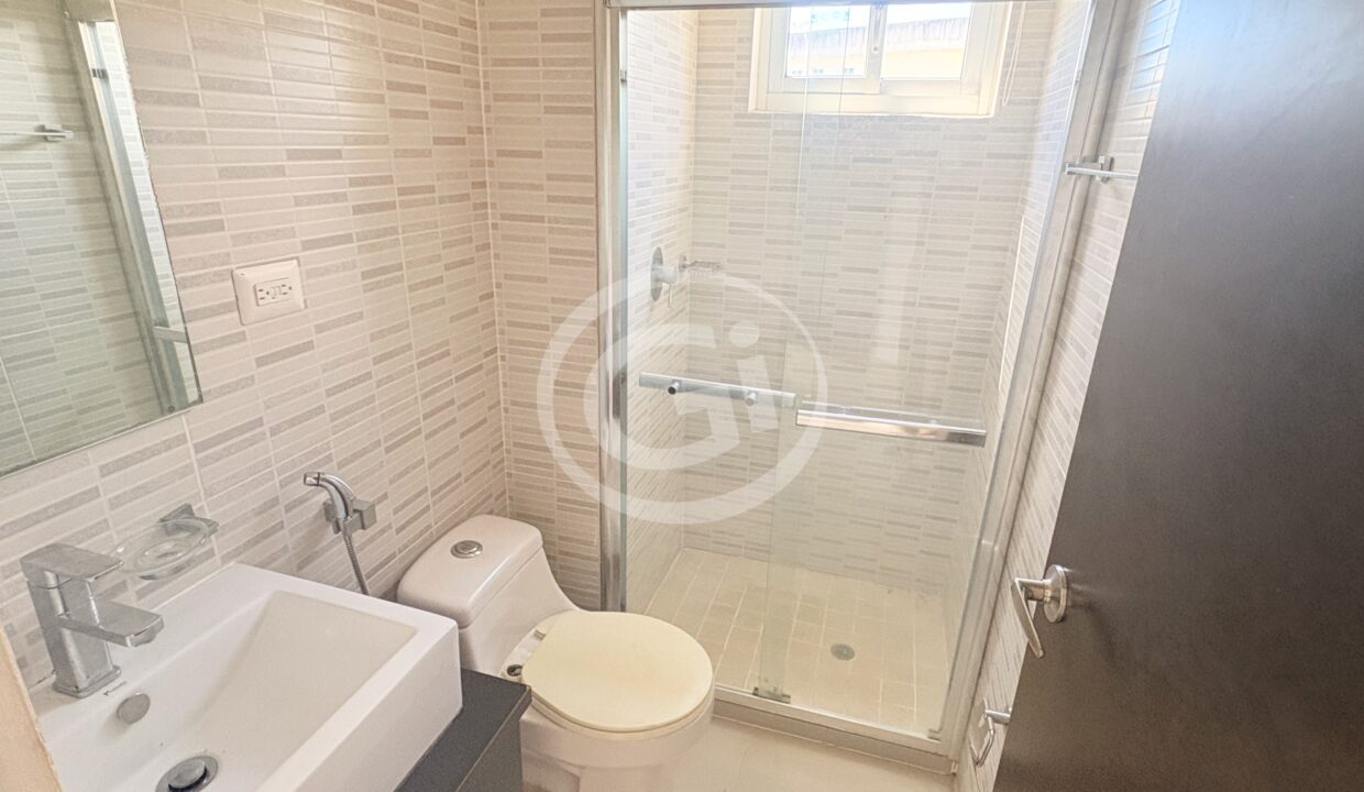 12. Altamira DO 301 baño principal
