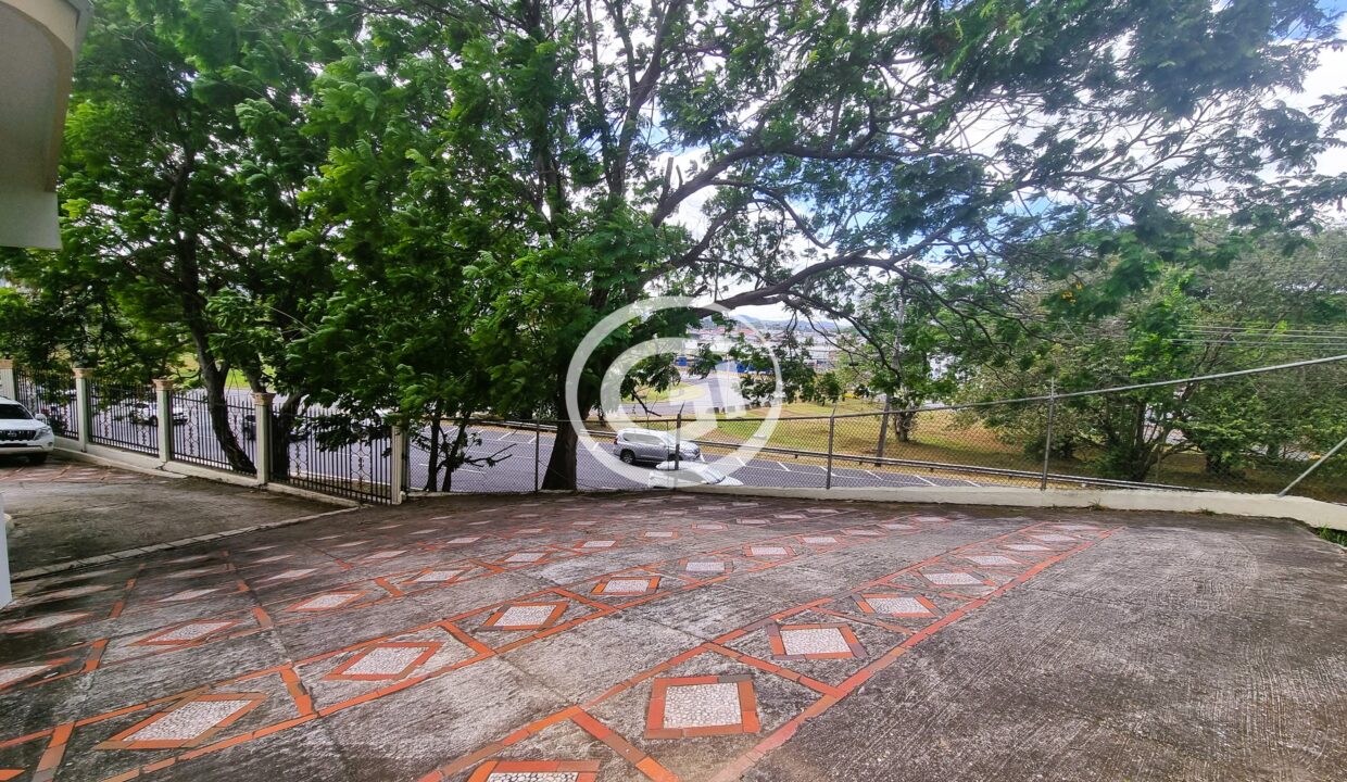 17. Estacionamientos Oficina Alquiler Ancon