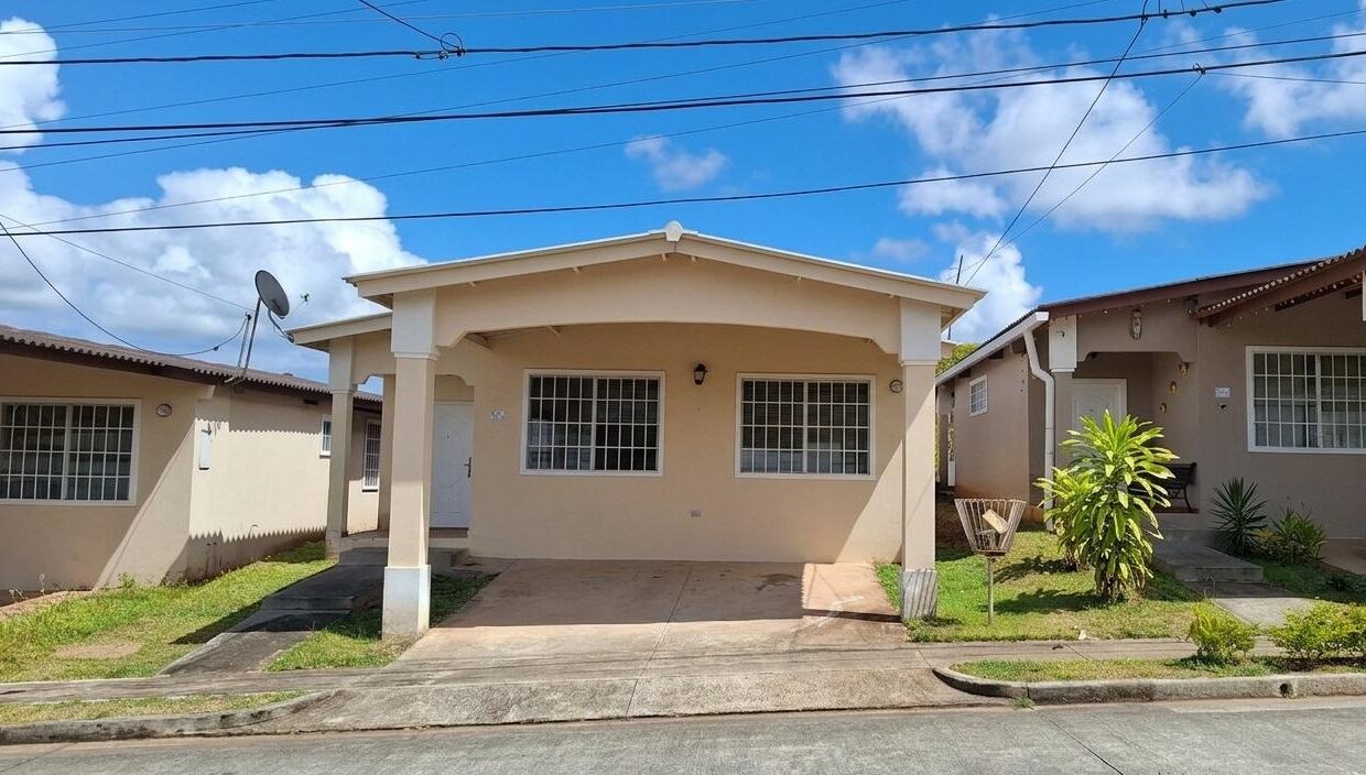 1-Fachada Casa en Venta Brisas del Golf Arraiján