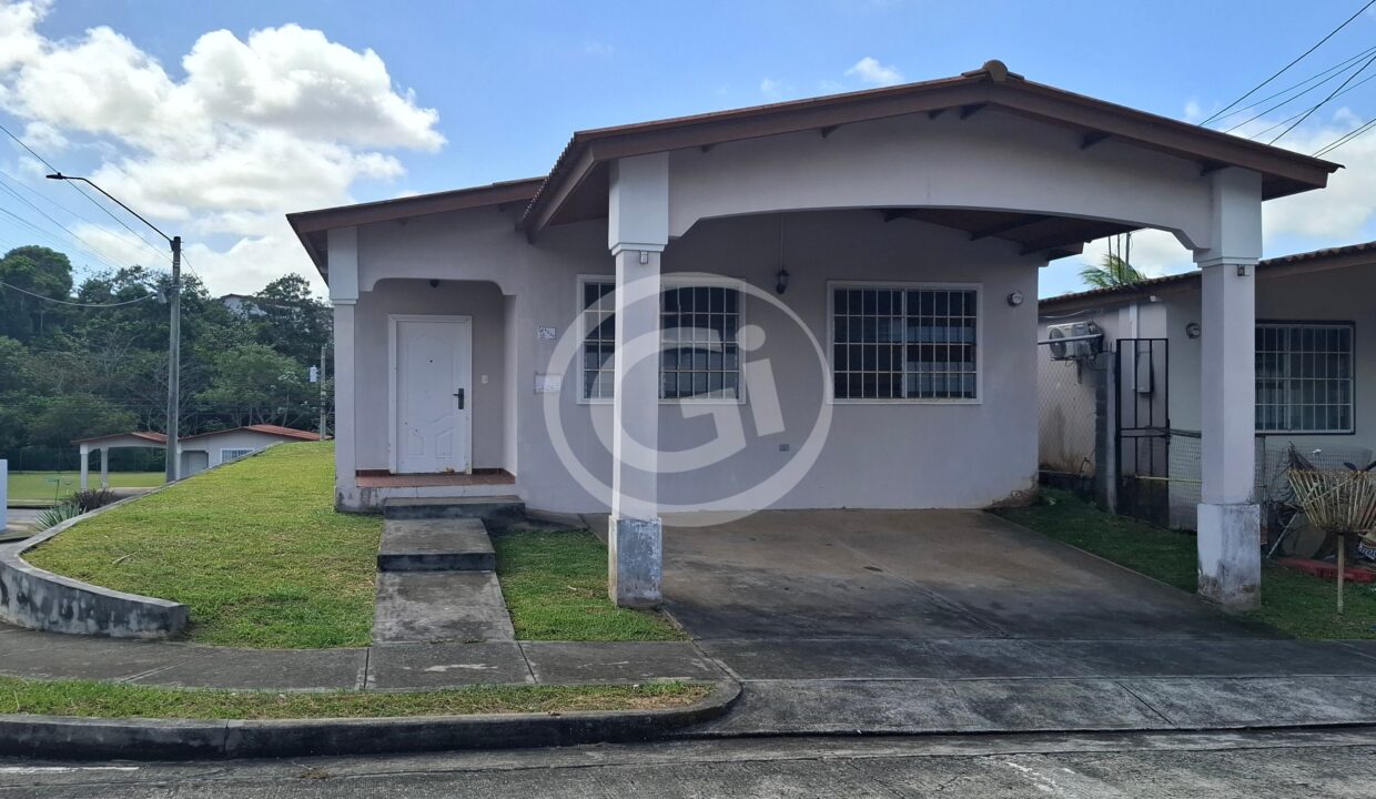 1-Fachada Casa en Venta Brisas del Golf Arraiján